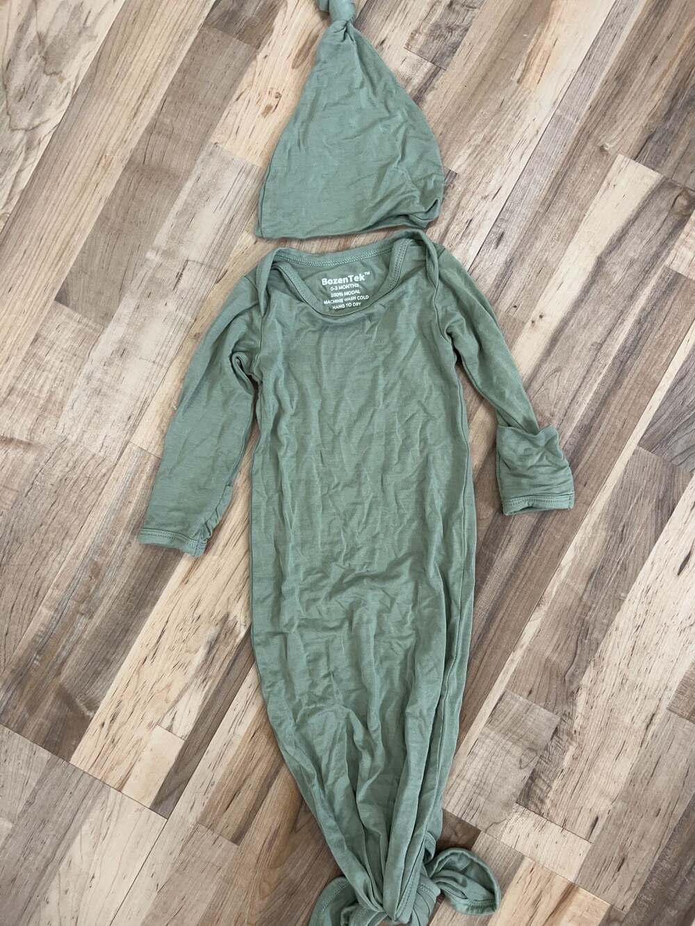 BozenTek Baby Knot Gown and Hat Set 0-3 Months Green